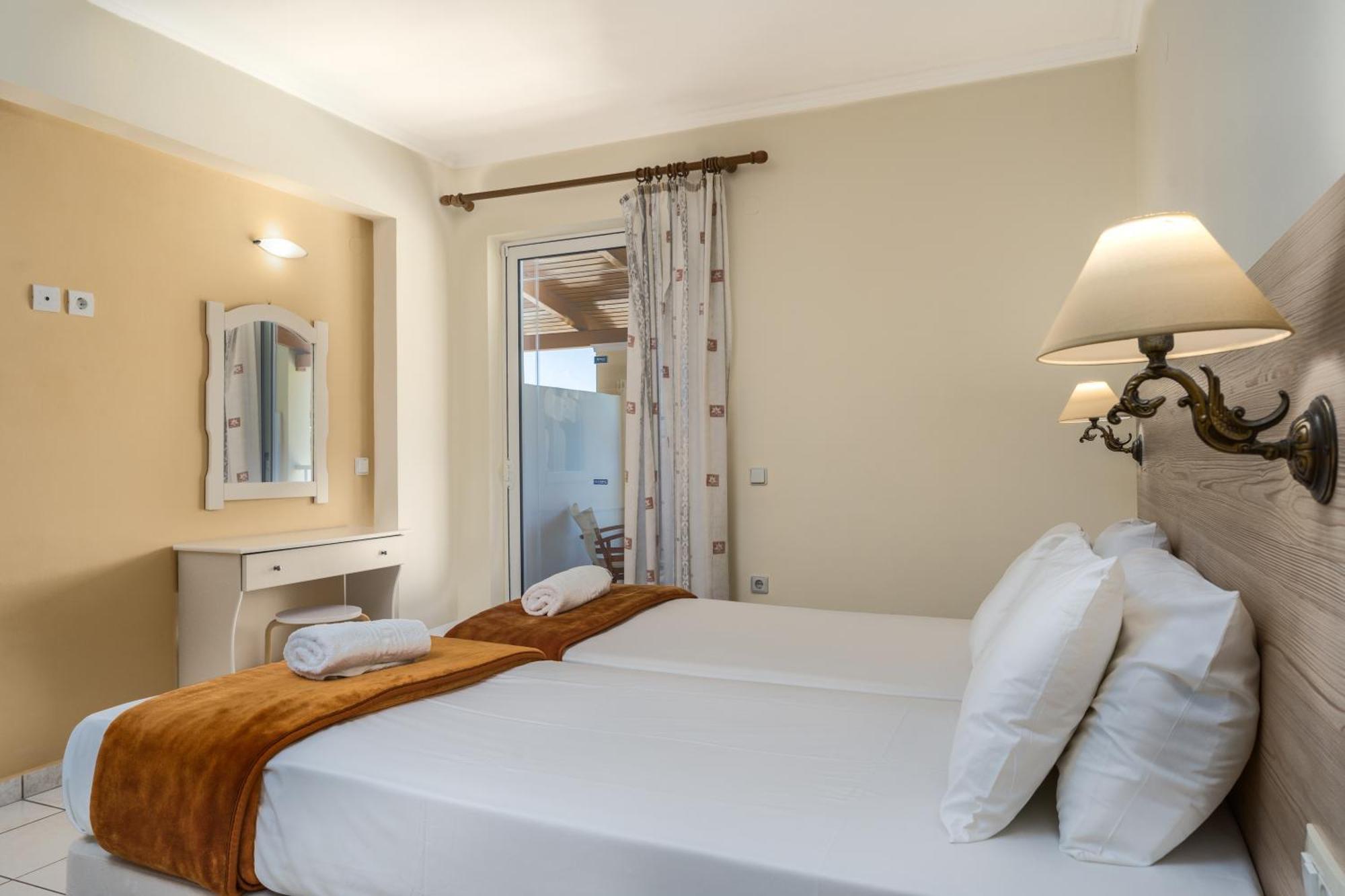 تسيليفي Manousis Aparthotel المظهر الخارجي الصورة